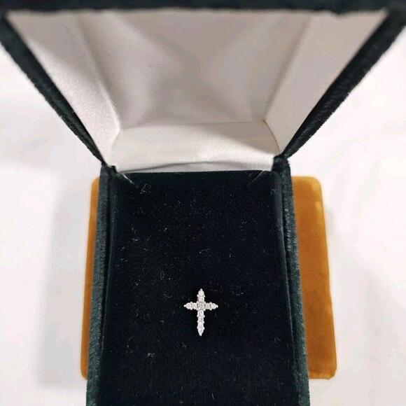 Jewelry - 14k White Gold Diamond Cross Necklace. Vibrant Sparkling Diamonds. Communion